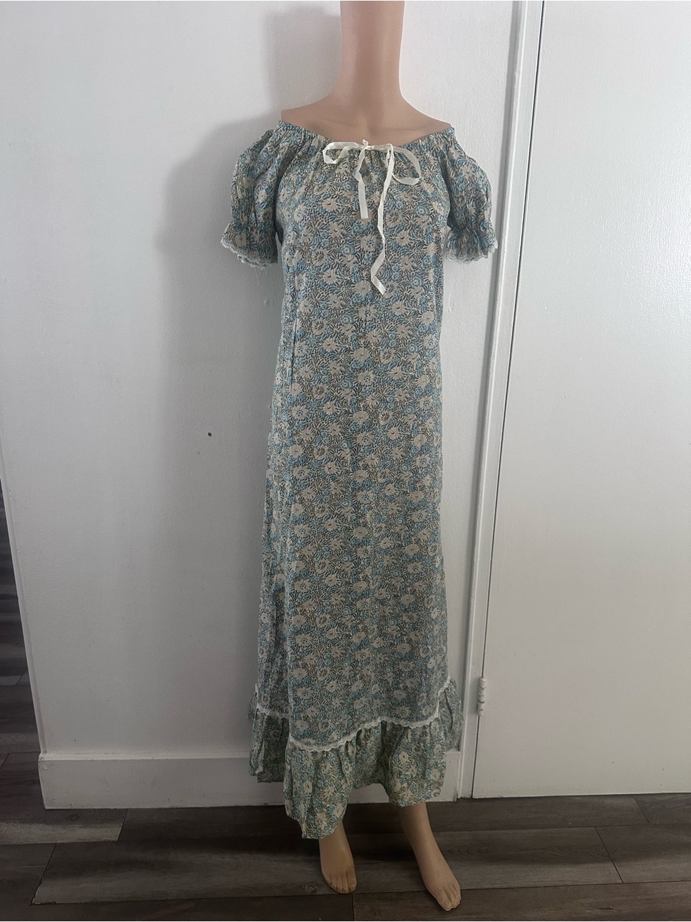 NWOT Vintage 70s Floral Maxi Dress Cottagecore Prairie Off Shoulder Ruffle Med